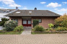 Hauptbild + Kaarst + großzügiges Wohnhaus + Bj. 1972 + mit viel Potenzial für Familie, Generationen & Arbeiten