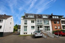 Hauptbild + Büderich + 3-Zimmerwohnung + ca. 89 m² Wohnfl. + Loggia + Bj. 2002 + Hochparterre + Carport +